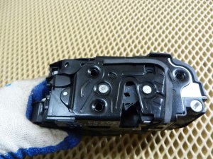 Замок двери передней левой VW Tiguan 2011-2016 (5N2837015E) — фото 4