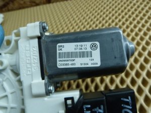 Моторчик стеклоподъемника задний левый VW Tiguan 2011-2016 (5N0959703F) — фото 7