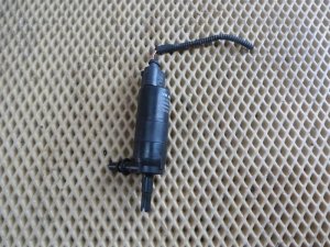 Насос омывателя фар VW Tiguan 2011-2016 (6R0955681) — фото 1