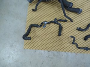 Комплект патрубков системы охлаждения VW Tiguan 2011-2016 (5N0121070K 1K0121087K 5N0121049J 5N0122447AQ 1K0121096AT 1K0121058B 7N0122157AJ 3B0122291B 5N0122109D 5N0121063) — фото 6