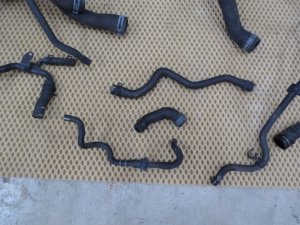 Комплект патрубков системы охлаждения VW Tiguan 2011-2016 (5N0121070K 1K0121087K 5N0121049J 5N0122447AQ 1K0121096AT 1K0121058B 7N0122157AJ 3B0122291B 5N0122109D 5N0121063) — фото 5