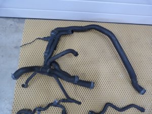 Комплект патрубков системы охлаждения VW Tiguan 2011-2016 (5N0121070K 1K0121087K 5N0121049J 5N0122447AQ 1K0121096AT 1K0121058B 7N0122157AJ 3B0122291B 5N0122109D 5N0121063) — фото 2