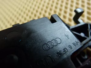 Ручка наружная двери задней правая Audi A4 [B8] 2007-2015 (8T0837886B 8T0837205A) — фото 9