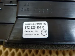 Дефлектор воздушный Audi A4 [B8] 2007-2015 (8T2820941C) — фото 8