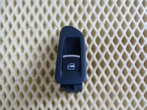 Кнопка стеклоподъемника VW Golf VI 2009-2013 (ЗАДНЯЯ ЛЕВАЯ 5K0959855) — фото 1