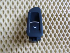 Кнопка стеклоподъемника VW Golf VI 2009-2013 (ЗАДНЯЯ ПРАВАЯ 5K0959855) — фото 1