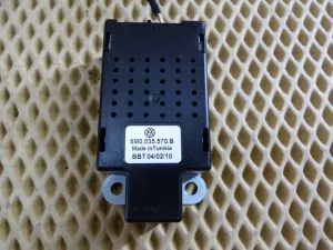 Блок электронный VW Golf VI 2009-2013 (	ФИЛЬТР ПОДАВЛЕНИЯ РАДИОПОМЕХ 5M0035570B 5K6972175) — фото 2