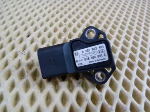 Датчик абсолютного давления VW Golf VI 2009-2013 (038906051C) — фото 1