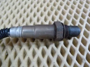 Датчик кислородный/Lambdasonde BMW 1-serie E87/E81 2004-2011 (НИЖНИЙ 0258006977) — фото 4