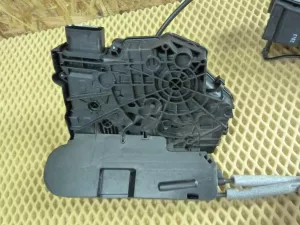 Моторчик привода сдвижной двери VW Sharan 2010> (КОМПЛЕКТ ЗАДНЕЙ ПРАВОЙ ДВЕРИ 7N0843872G 7N0843436D 7N0843648C 7N0843414C 7N0843640 7N0843638 7N0843842A 7N0843844A 7N0843336G 7N0843398D/E 7N0868640C 7N0959794H 7N0971692BH 7N0959845B 7N0839718 7N0839718T 7N0959244A 7N0843385AE 7N0843745 7N0839886B 7N0839003K 7N0839016F 7N0839100C) — фото 66