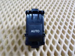 Кнопка стеклоподъемника Lexus IS 250/350 2005-2013 (8481033110) — фото 1