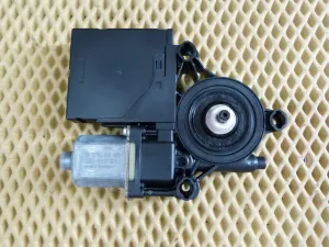Моторчик стеклоподъемника передний правый VW Passat [B7] 2011-2015 (3AA959701A 3C0959793C) — фото 1