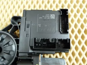 Моторчик стеклоподъемника передний правый VW Passat [B7] 2011-2015 (3AA959702A 3C0959792C) — фото 4