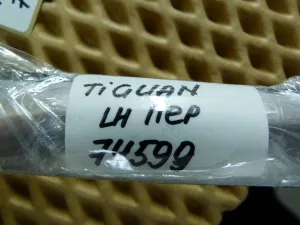 Бархотка стекла двери передней левой наружная VW Tiguan 2011-2016 (5N0837475E) — фото 9