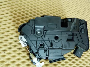 Замок двери задней левой VW Tiguan 2011-2016 (5N0839015G) — фото 7