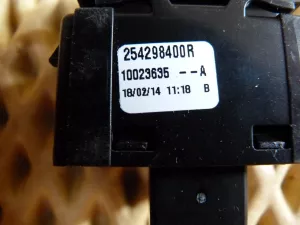 Кнопка стеклоподъемника Renault Captur 2013-2019 (БЛОКИРОВКИ СТЕКОЛ 254298400R) — фото 4