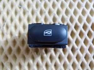 Кнопка стеклоподъемника Renault Captur 2013-2019 (БЛОКИРОВКИ СТЕКОЛ 254298400R) — фото 1
