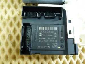 Моторчик стеклоподъемника передний левый VW Passat [B6] 2005-2010 (1K0959701Q 1K0959793M) — фото 4