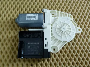 Моторчик стеклоподъемника передний левый VW Passat [B6] 2005-2010 (1K0959701Q 1K0959793M) — фото 3