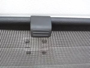 Шторка багажника VW Passat [B7] 2011-2015 (УНИВЕРСАЛ ВЕРТИКАЛЬНАЯ СЕТКА 3C9861691 3AF064365) — фото 6