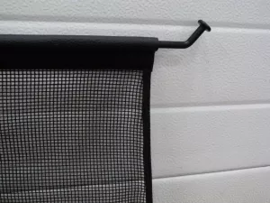 Шторка багажника VW Passat [B7] 2011-2015 (УНИВЕРСАЛ ВЕРТИКАЛЬНАЯ СЕТКА 3C9861691 3AF064365) — фото 4