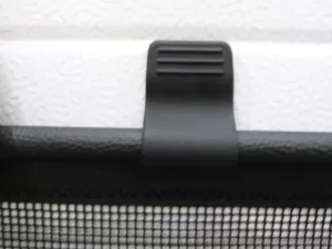 Шторка багажника VW Passat [B7] 2011-2015 (УНИВЕРСАЛ ВЕРТИКАЛЬНАЯ СЕТКА 3C9861691 3AF064365) — фото 8