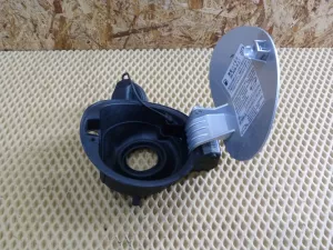 Лючок бензобака VW Tiguan 2007-2011 (5N0809857D) — фото 3