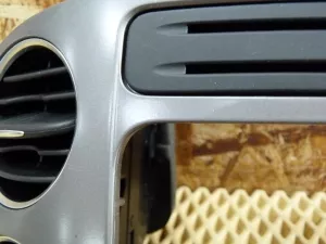 Дефлектор воздушный VW Tiguan 2007-2011 (5N0858069A) — фото 4