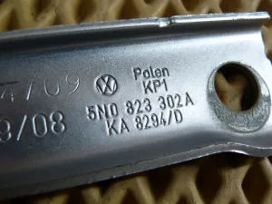 Петля капота VW Tiguan 2007-2016 (5N0823302A 5N0823301A) — фото 8