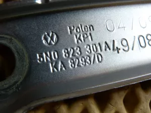 Петля капота VW Tiguan 2007-2016 (5N0823302A 5N0823301A) — фото 9