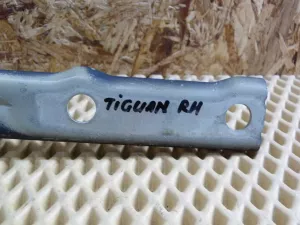 Петля капота VW Tiguan 2007-2016 (5N0823302A 5N0823301A) — фото 6