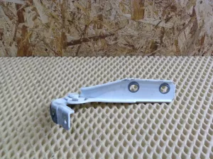 Петля капота Audi A3 [8PA] Sportback 2004-2013 (8P0823302 8P0823301) — фото 2