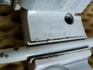 Петля двери передней правой Audi A3 [8PA] Sportback 2004-2013 (8E0831412E 8E0831402B) — фото 4