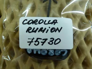 Заглушка буксировочного крюка Toyota Corolla Rumion (5216412070) — фото 4
