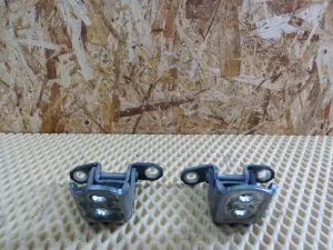 Петля двери передней правой Renault Koleos (HY) 2008-2016 (82421JY00A 82420JY00A) — фото 3