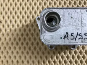 Радиатор масляный VW Passat [B6] 2005-2010,A3 [8P1] 2003-2013,Jetta 2006-2011,Tiguan 2007-2011,Octavia (A5 1Z-) 2004-2013,Altea 2004-2015,A5/S5 [8T] Coupe/Sportback 2008-2016,Q5 [8R] 2008-2017,A4 [B8] 2007-2015,Superb 2008-2015 (06J117021J) — фото 3
