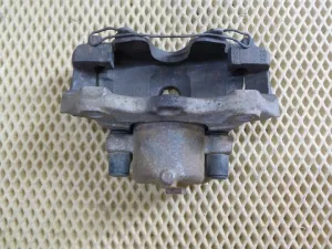 Суппорт передний левый Opel Astra H / Family 2004-2015,Astra G 1998-2005,9-5 1997-2010,Meriva 2003-2010,Zafira A (F75) 1999-2005,Corsa C 2000-2006,Corsa D 2006-2015,Zafira B 2005-2012 (5542106) — фото 11