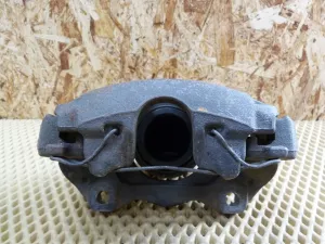 Суппорт передний левый Opel Astra H / Family 2004-2015,Astra G 1998-2005,9-5 1997-2010,Meriva 2003-2010,Zafira A (F75) 1999-2005,Corsa C 2000-2006,Corsa D 2006-2015,Zafira B 2005-2012 (5542106) — фото 1