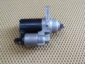 Стартер VW Golf VI 2009-2013,Golf V Plus 2005-2014,Passat [B6] 2005-2010,Golf V 2003-2009,A3 [8P1] 2003-2013,Jetta 2006-2011,Ibiza V 2008>,Fabia 2007-2015,Octavia (A5 1Z-) 2004-2013,Roomster 2006-2015,Altea 2004-2015 (0AH911023A) — фото 1