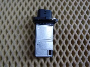 Датчик массового расхода воздуха Nissan 350Z (Z33) 2003-2009;Almera Classic (B10) 2006-2013;Armada 2004-2016;CabStar 2008-2011;Cube (Z12) 2008-2020;GT-R 2008>;Juke (F15) 2011-2019;King Cab D22 1998-2012;Maxima (A34) 2004-2008;Maxima QX34 USA 2004-2008;Micra (K12E) 2002-2010;Micra (K13K) 2010-2016;Murano (Z50) 2004-2008;Murano (Z51) 2008-2015;Navara (D40) 2005-2015;Note (E11) 2006-2013;Note (E12) 2013-2020;NP300 2008-2015;NV200 (M20) 2009>;Pathfinder (R51) 2005-2014;Pathfinder (R52) 2014-2020;Patrol (Y61) 1997-2009;Patrol (Y62) 2010>;Primera P12E 2002-2007;Qashqai (J10) 2006-2014;Qashqai (J11) 2014-2022;Qashqai+2 (JJ10) 2008-2014;Quest (RE52) 2011>;Sentra (B17) 2013-2017;Teana J31 2003-2008;Teana J32 2008-2013;Teana L33 2014>;Tiida (C11) 2007-2014;Tiida (C13) 2015>;Titan 2003-2015;XTerra (N50) 2005-2015;X-Trail (T30) 2001-2006;X-Trail (T31) 2007-2014;X-Trail (T32) 2014>;Koleos (HY) 2008-2016 (226807S00B) — фото 1