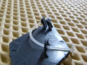 Заглушка буксировочного крюка BMW 5-серия F10/F11 2009-2016 (ПЕРЕДНЯЯ 51117200717 51112182402) — фото 3