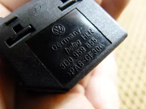 Кнопка стеклоподъемника задняя правая Skoda Octavia 1997-2000,Octavia (A4 1U-) 2000-2011 (3B0959855) — фото 4