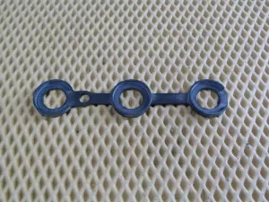 Прокладка внутренняя клапанной крышки BMW 3-serie E36 1991-1998 BMW 5-serie E34 1988-1995 BMW 5-serie E39 1995-2003 (Goetze 50-026797-10) — фото 1