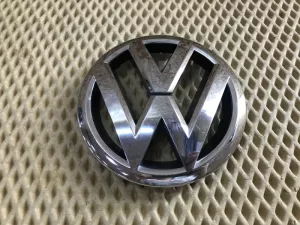 Эмблема VW Tiguan 2011-2016 (561853600) — фото 1