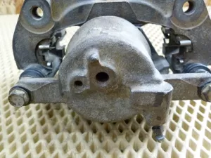 Суппорт тормозной передний левый Toyota Corolla E15 2006-2013 (4775012A10) — фото 13