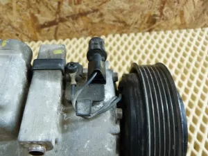 Компрессор системы кондиционирования Kia Ceed 2007-2012 (977012H040) — фото 3