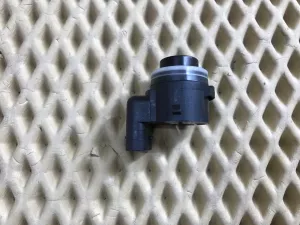 Датчик парковки Audi A3 [8V] 2013-2020 Audi A5/S5 (F5) 2017> Audi A6 (C8,4K) 2018> Audi A7 (4K8) 2018> Audi Q2 (GA) 2017> Audi Q3 (F3B) 2018> Audi Q3 (F3N) Sportback 2019> Audi Q5 [FY] 2017> Audi Q7 [4M] 2015> Audi Q8 (4MN) 2018> Audi TT(8S) 2015> Porsche 911 (991) 2012-2019 Porsche Cayenne 2017> Porsche Macan 2013> Porsche Panamera 2016> Seat Leon (5F) 2013-2020 Skoda Karoq 2017> Skoda Octavia (A7) 2013-2020 Skoda Superb 2015-2023 VW Amarok 2010> VW Arteon 2017> VW Crafter 2016> VW Jetta 2011-2018 VW Polo (RUS) 2020-2022 VW Teramont 2017> VW Touareg 2018> VW Touran(5T) 2016> VW Transporter T6 2015-2024 (5Q0919275C) — фото 2