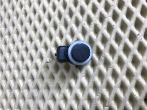 Датчик парковки Audi A3 [8V] 2013-2020 Audi A5/S5 (F5) 2017> Audi A6 (C8,4K) 2018> Audi A7 (4K8) 2018> Audi Q2 (GA) 2017> Audi Q3 (F3B) 2018> Audi Q3 (F3N) Sportback 2019> Audi Q5 [FY] 2017> Audi Q7 [4M] 2015> Audi Q8 (4MN) 2018> Audi TT(8S) 2015> Porsche 911 (991) 2012-2019 Porsche Cayenne 2017> Porsche Macan 2013> Porsche Panamera 2016> Seat Leon (5F) 2013-2020 Skoda Karoq 2017> Skoda Octavia (A7) 2013-2020 Skoda Superb 2015-2023 VW Amarok 2010> VW Arteon 2017> VW Crafter 2016> VW Jetta 2011-2018 VW Polo (RUS) 2020-2022 VW Teramont 2017> VW Touareg 2018> VW Touran(5T) 2016> VW Transporter T6 2015-2024 (5Q0919275C) — фото 1