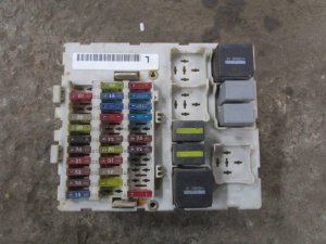 Блок предохранителей Ford Focus I 1998-2005 (САЛОННЫЙ 2M5T14A073AC) — фото 1