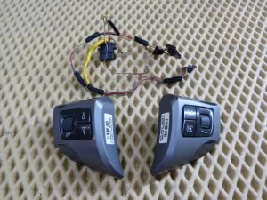 Блок кнопок в руль Opel Zafira B 2005-2012 (В РУЛЕВОЕ КОЛЕСО 13208858) — фото 1